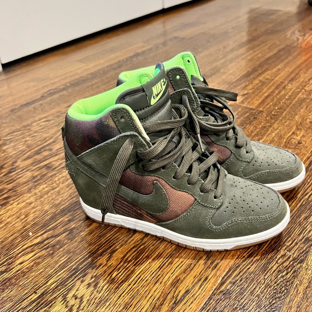 Women’s Nike wedge sneakers